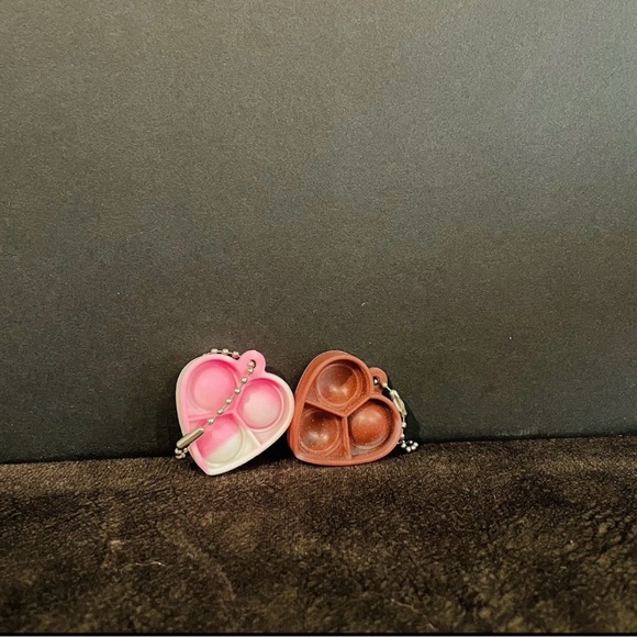 2 Fidget Pop It Key Chains - Picture 3 of 3